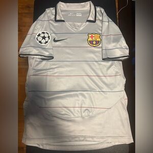 2004/05 Barcelona Third Kit w/ Ronaldinho #10